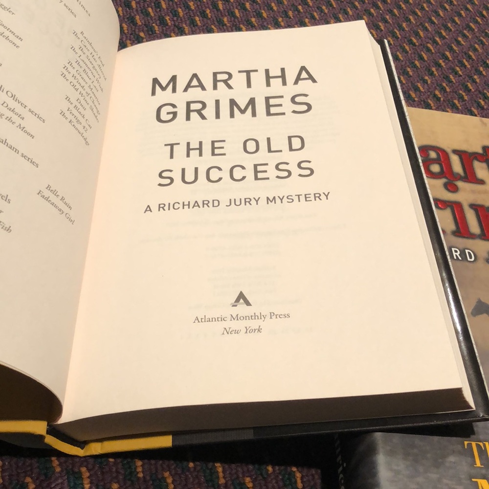 2 Hardcover NY Times best selling author Martha Grimes mystery books - Picture 7 of 16